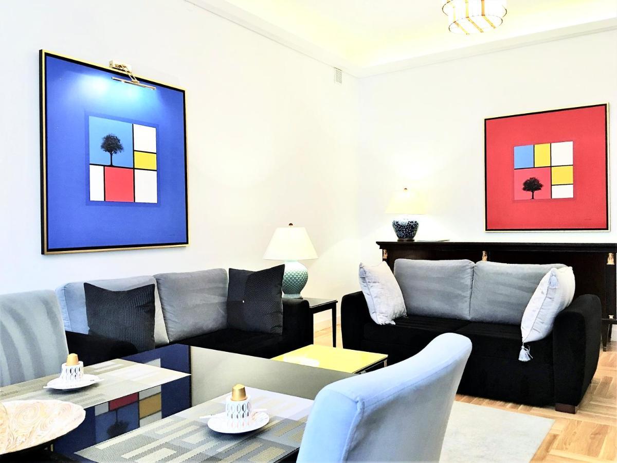 Luxury Apartments Mondrian Market Square III Warsaw Room photo