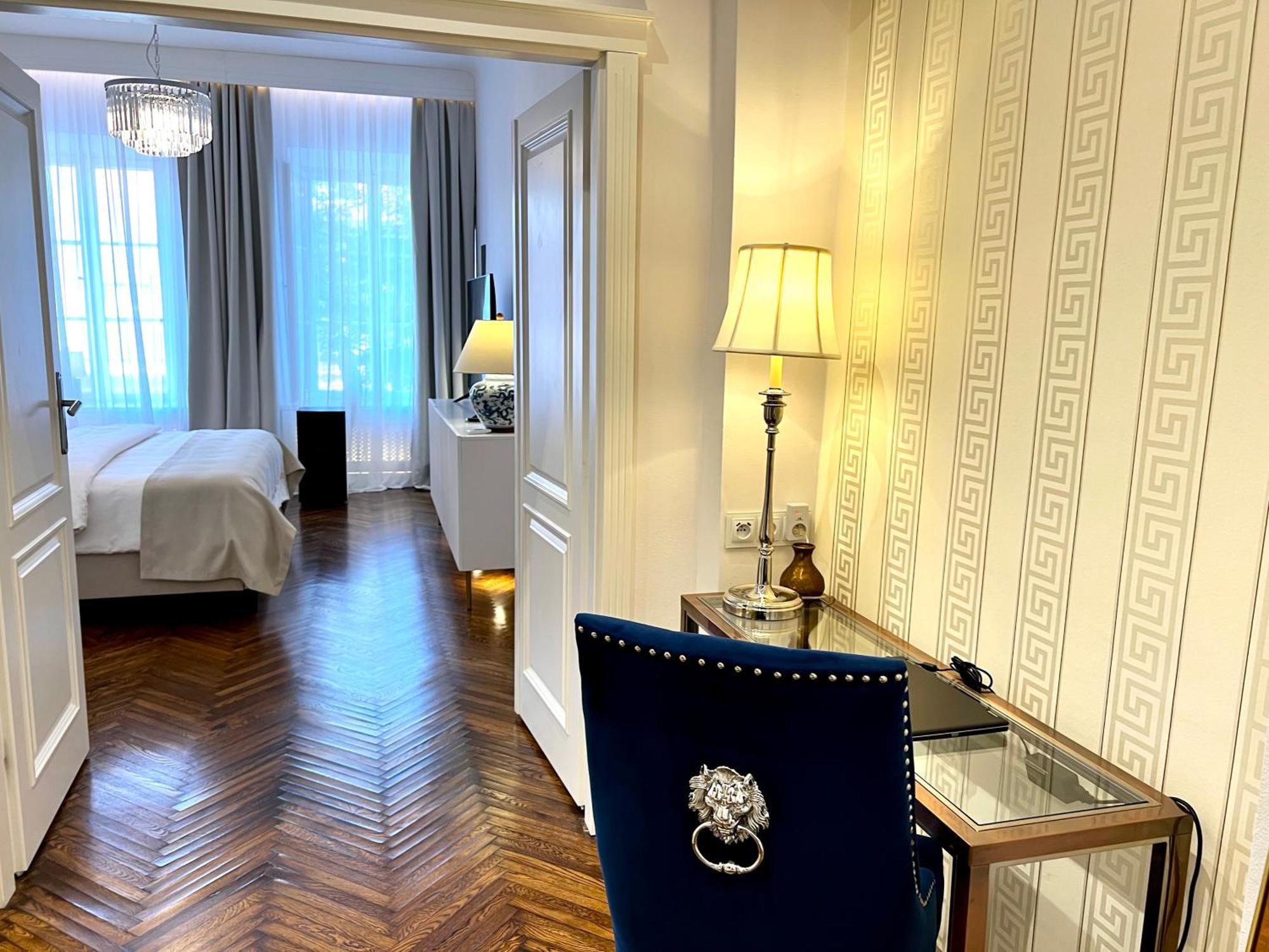 Luxury Apartments Mondrian Market Square III Warsaw Room photo
