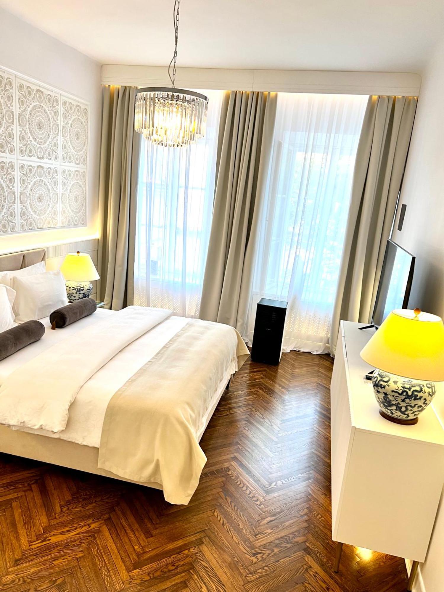 Luxury Apartments Mondrian Market Square III Warsaw Room photo